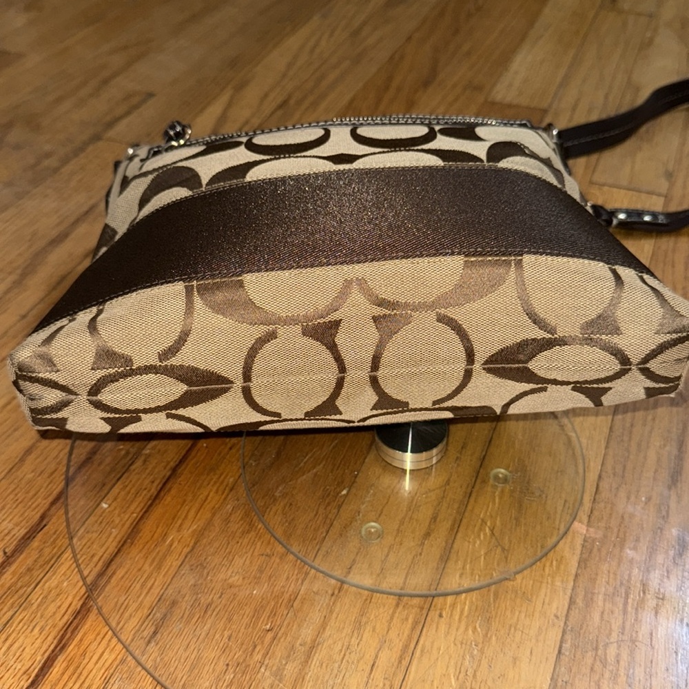 •COACH•TAN & BROWN SIGNATURE “C” STRIPED LOGO FILE TOTE CROSSBODY BAG EUC - Picture 11 of 17